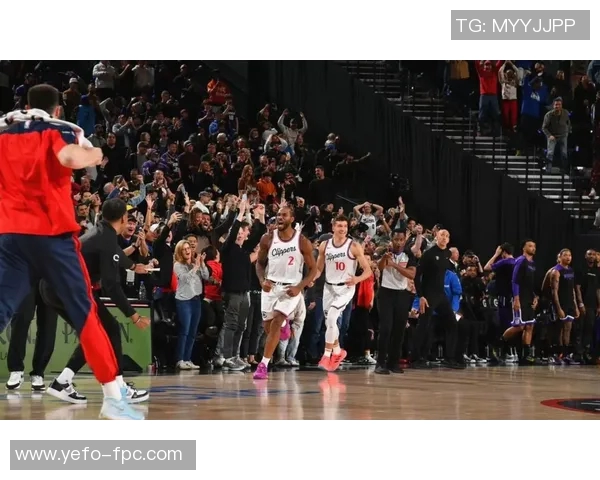 哈登助攻双双伦纳德高分领衔快船战胜鹈鹕展现强大实力